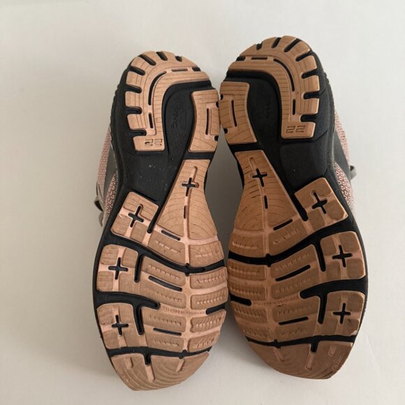 Brooks Adrenaline GTS 22 Gray Rose Women's Running Shoes Size 11B 1203531B035 - Picture 10 of 15